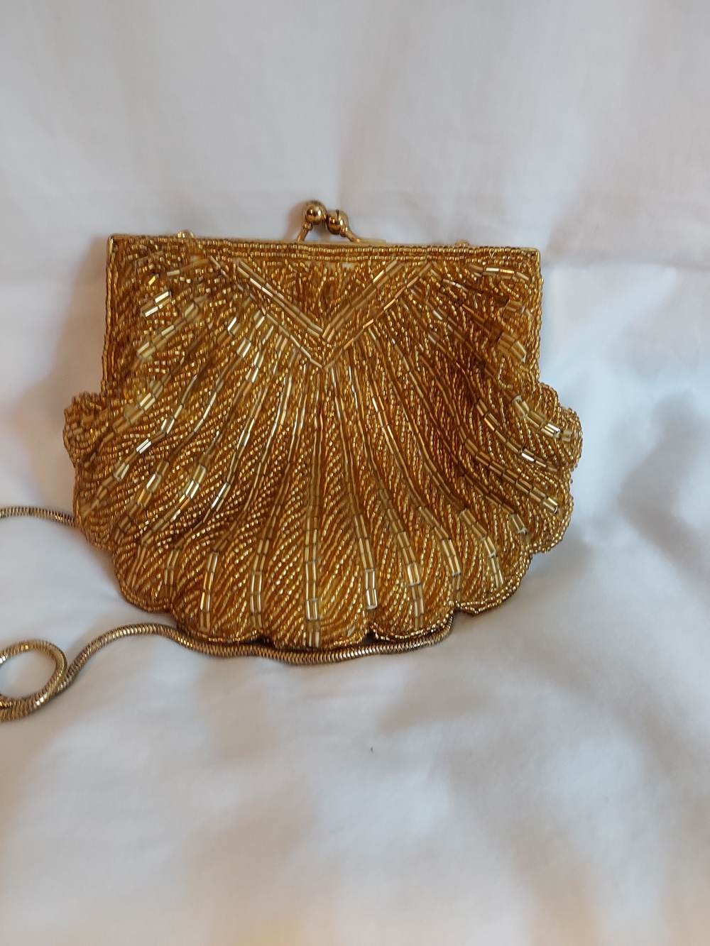 Vintage La Regale Gold Beaded Clamshell Evening Bag Clutch Kiss Lock - Picture 3 of 9